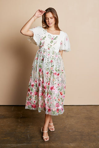 Sweetheart Neckline Floral Embroidered Lined Tulle Dress